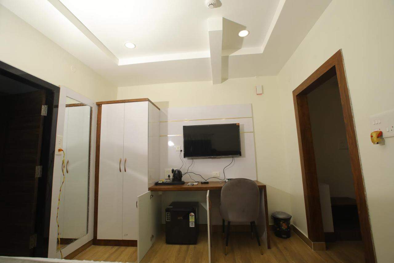 Radha Rani Residency Hotel Khammam Kültér fotó