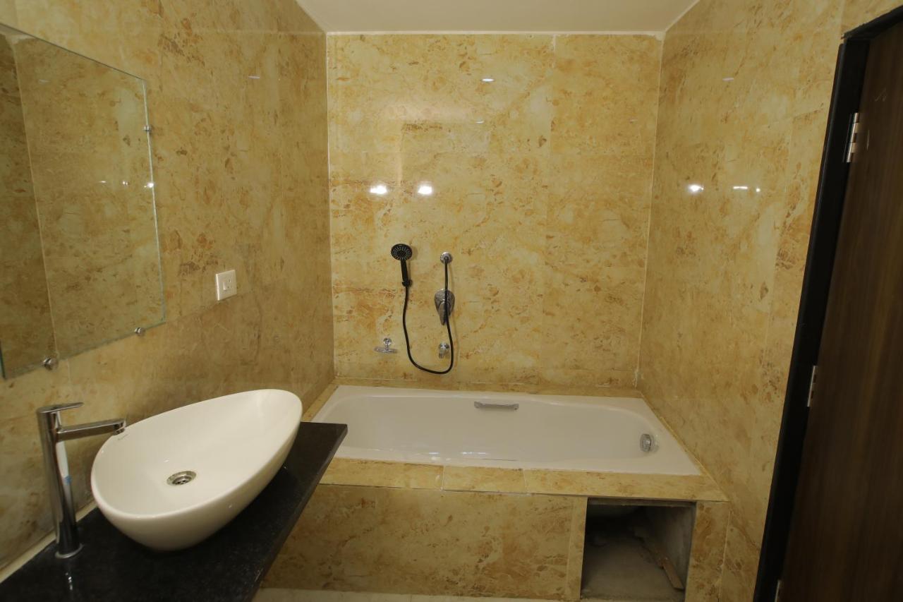 Radha Rani Residency Hotel Khammam Kültér fotó
